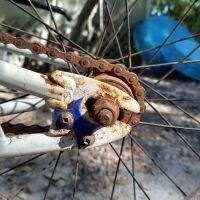 Cambio de bicicleta oxidado antes del tratamiento